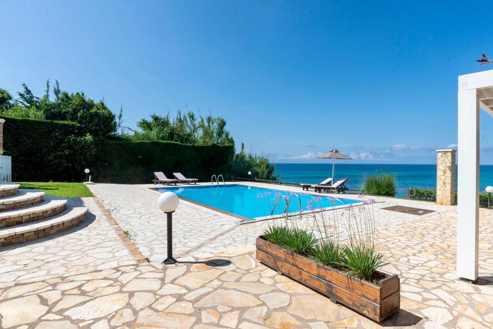 Beachfront Villa Victoras - With Private Beach Sidárion Eksteriør bilde