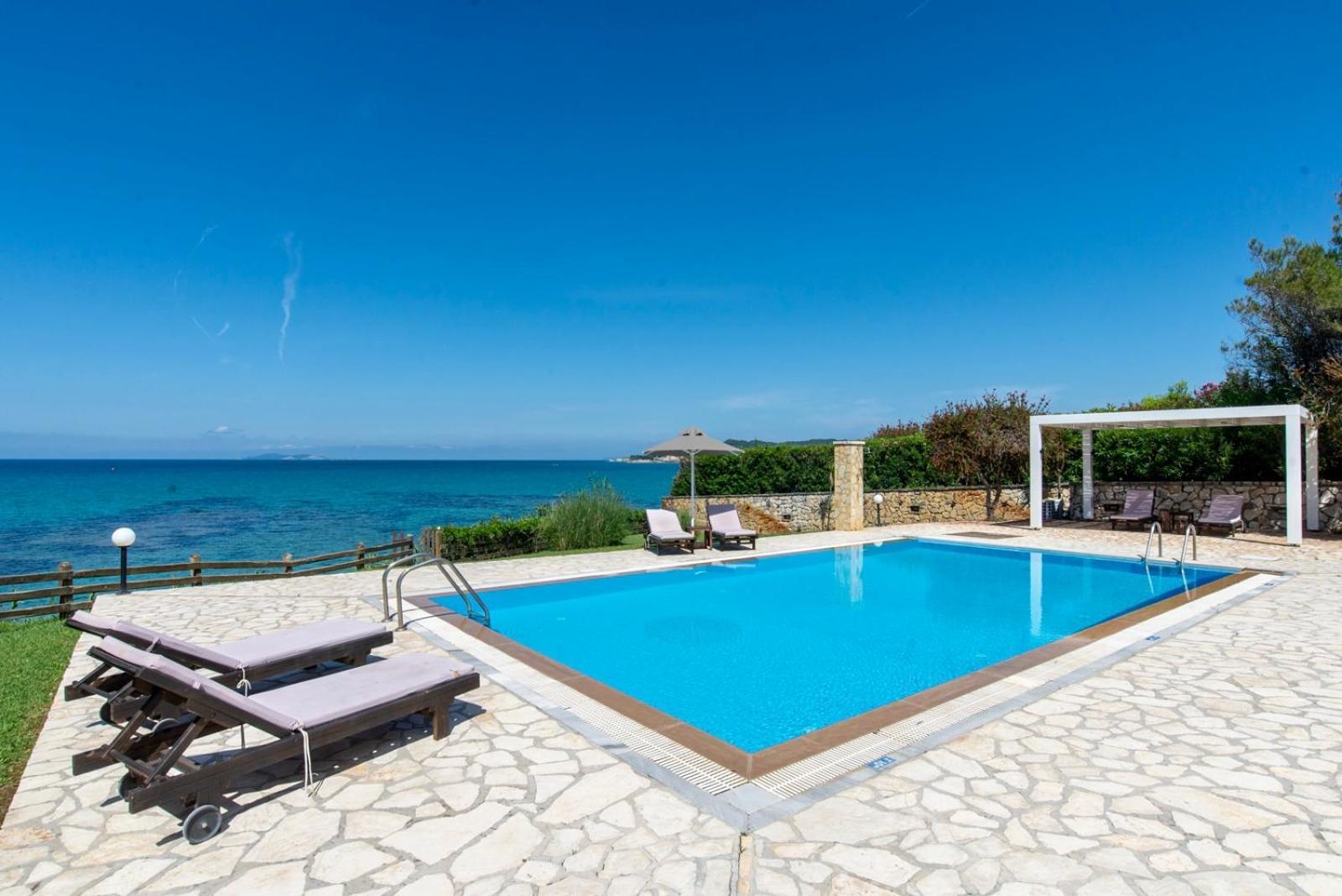 Beachfront Villa Victoras - With Private Beach Sidárion Eksteriør bilde