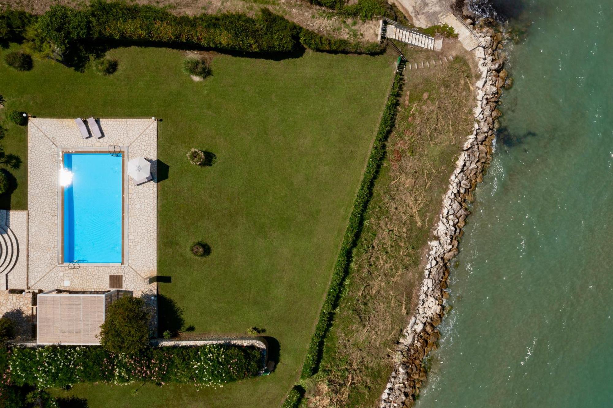 Beachfront Villa Victoras - With Private Beach Sidárion Eksteriør bilde